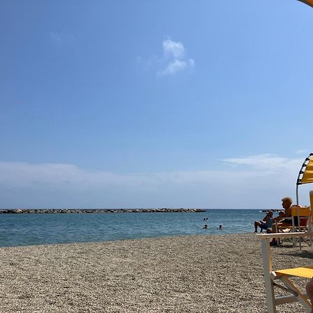 Апартаменты Aria Luce Mare Сан-Бартоломео-аль-Маре Экстерьер фото